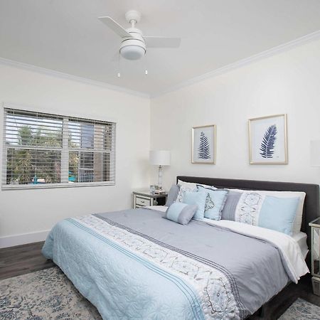 Beach Living At Plantation Village Blgs George Town Exteriör bild