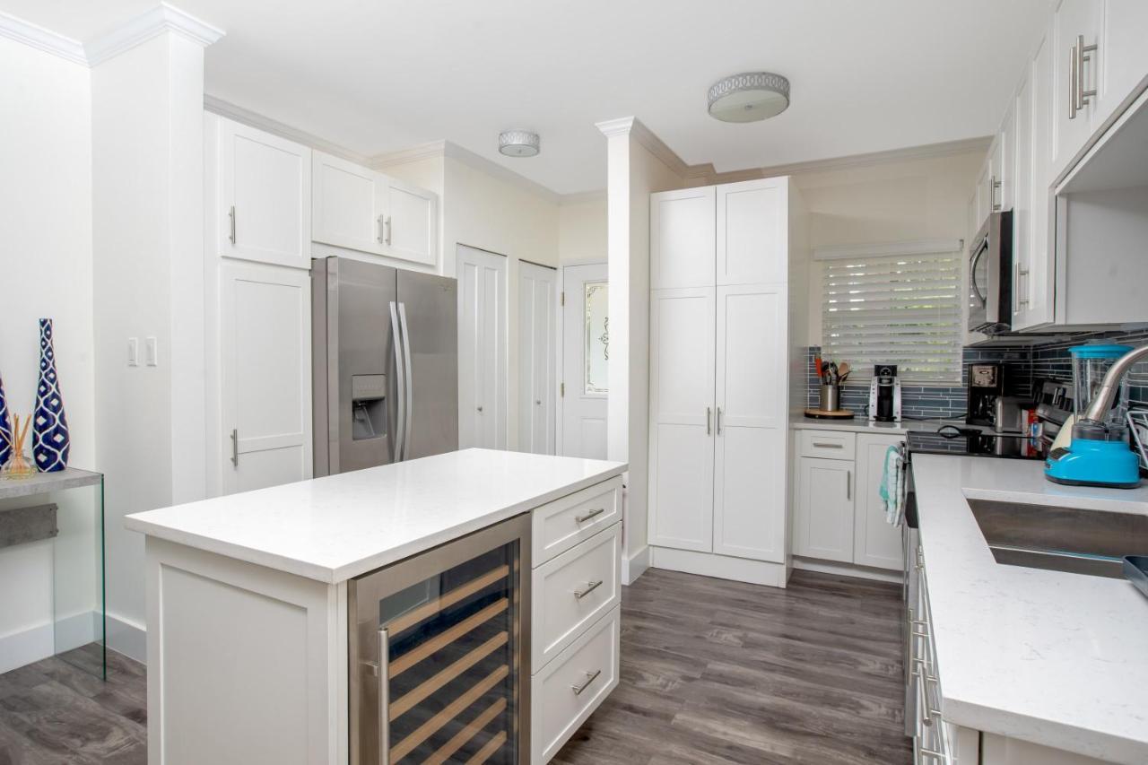 Beach Living At Plantation Village Blgs George Town Exteriör bild