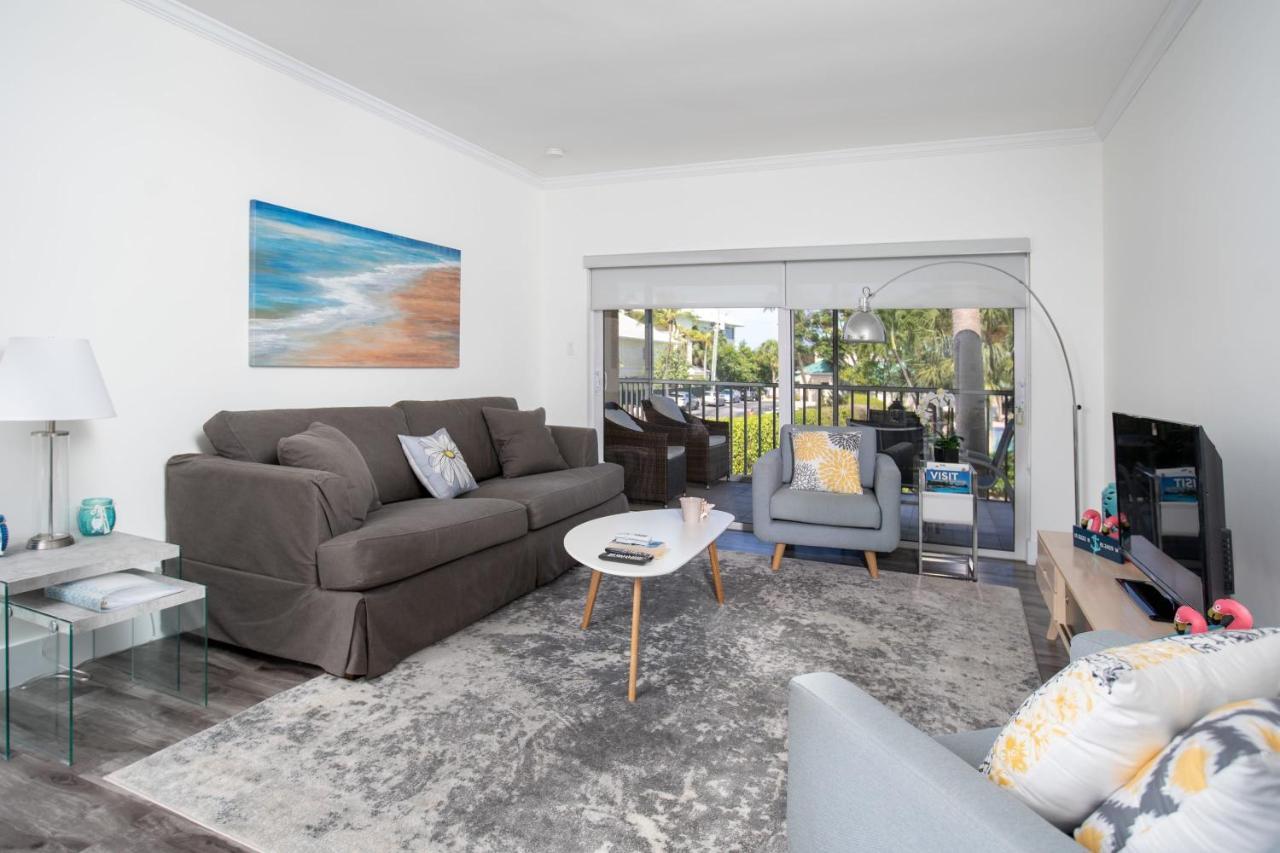 Beach Living At Plantation Village Blgs George Town Exteriör bild