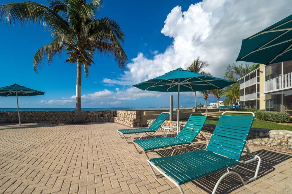 Beach Living At Plantation Village Blgs George Town Exteriör bild