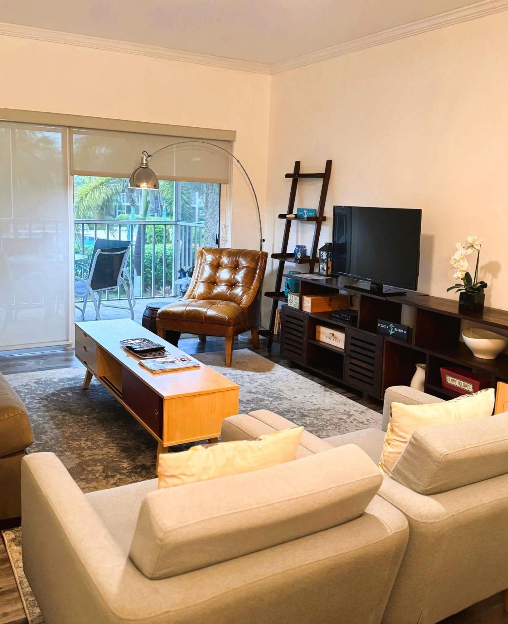 Beach Living At Plantation Village Blgs George Town Exteriör bild
